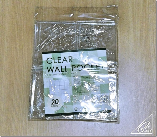ウォールポケット(透明)でガジェットや小物を壁に収納して整理が捗る